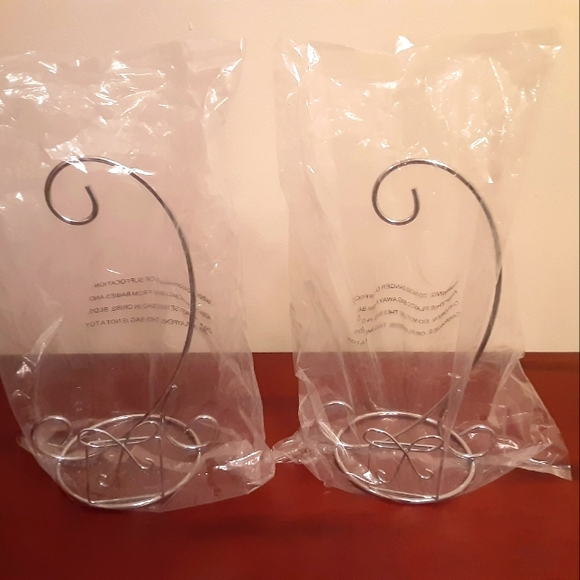Set of TWO Ornament Stands - Presents - Picture 5 of 5
